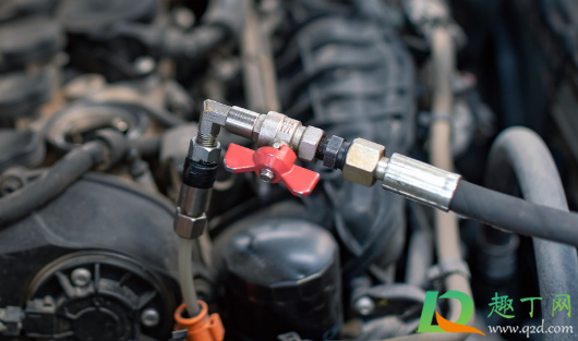 刹车油需要更换的前兆有哪些？刹车油多久换一次？