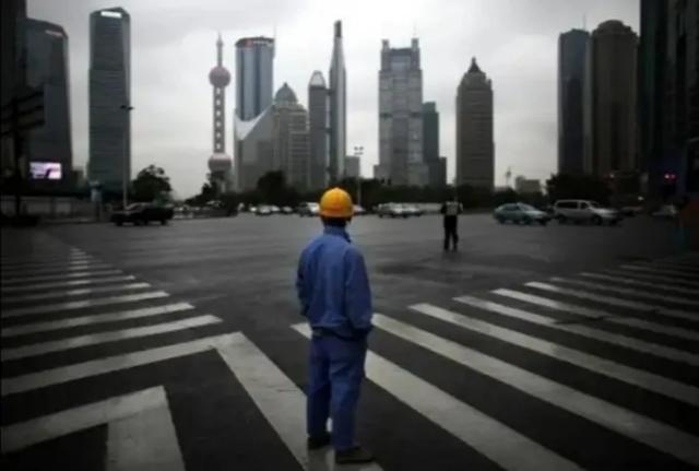 在上海农民工工资要不到怎么办（农民工到上海打工干什么挣钱）