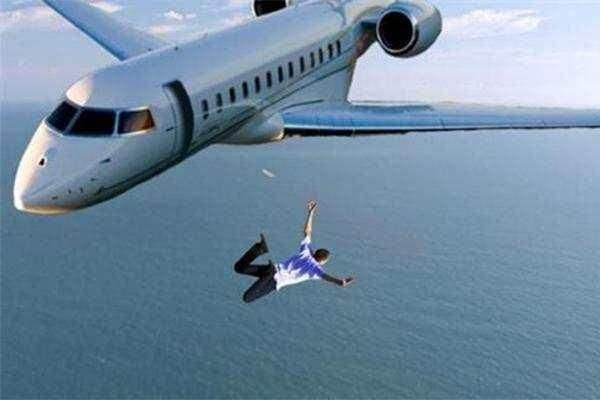 为何空难发生时，航空公司宁可赔偿几十亿，都不让乘客跳伞求生？