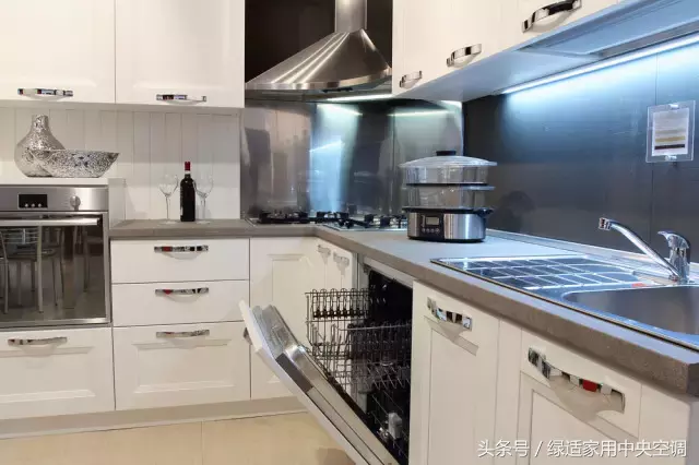 格力热水器（格力专业厨房空调，为您打造完美的现代厨房）
