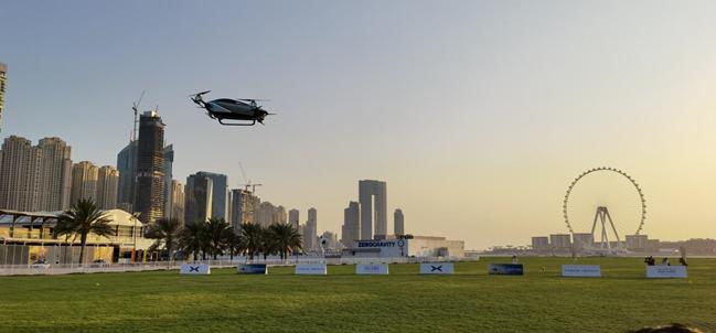 小鹏汇天飞行汽车 X2 在迪拜完成海外首次公开飞行