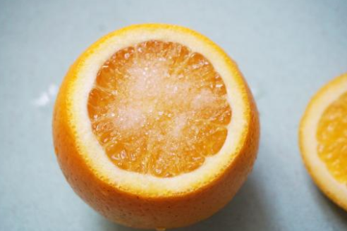 盐蒸橙子什么橙子都可以吗（盐蒸橙子的做法）