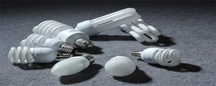家用电灯泡一般多少瓦（家用电灯泡的类型有哪些）