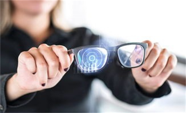 Meta决定在2027年推出首款AR眼镜来取代智能手机