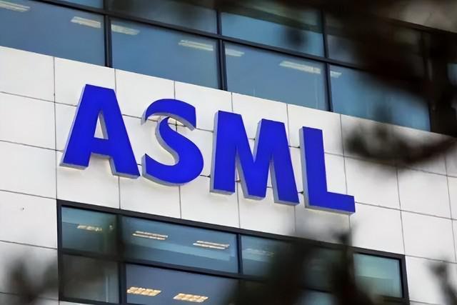 光刻机卖不动！ASML 被砍单 40% ，只有中芯国际还在扩产