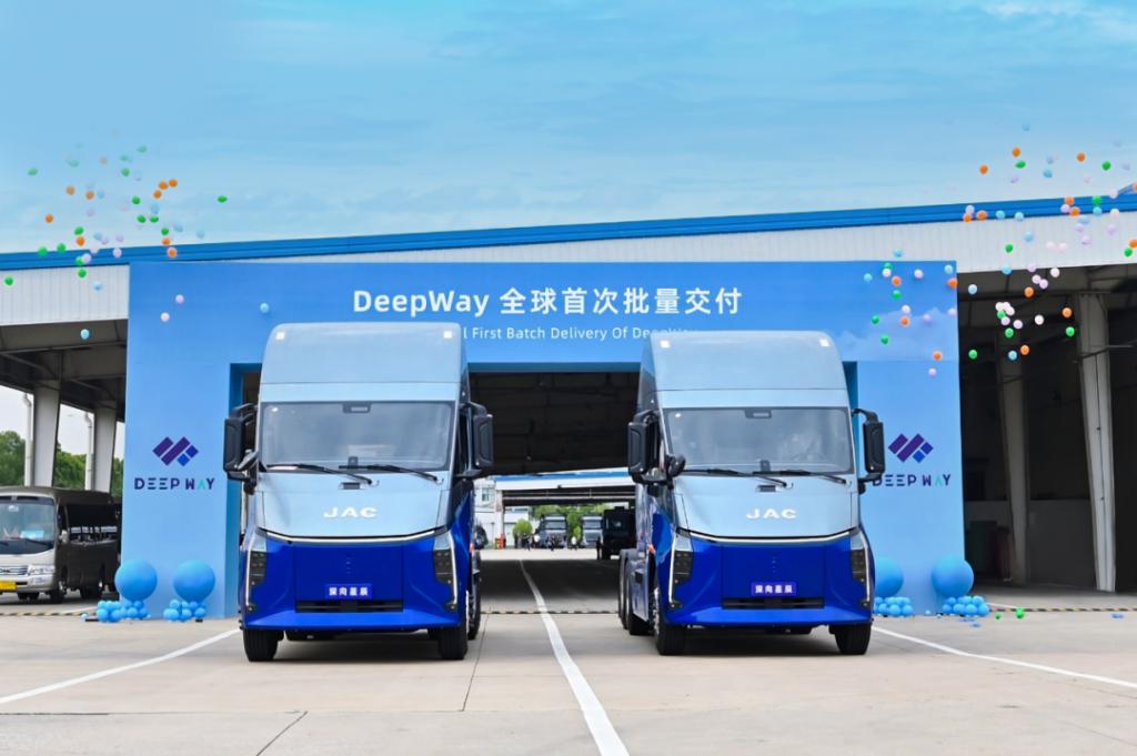 DeepWay 交付首批新能源卡车，号称国内首款全正向开发重卡