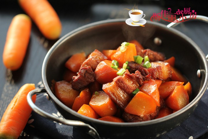 红萝卜焖猪肉图片