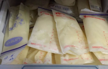 储奶袋可以和其他食物一起存放冰箱吗（冰箱有肉可以放母乳吗）