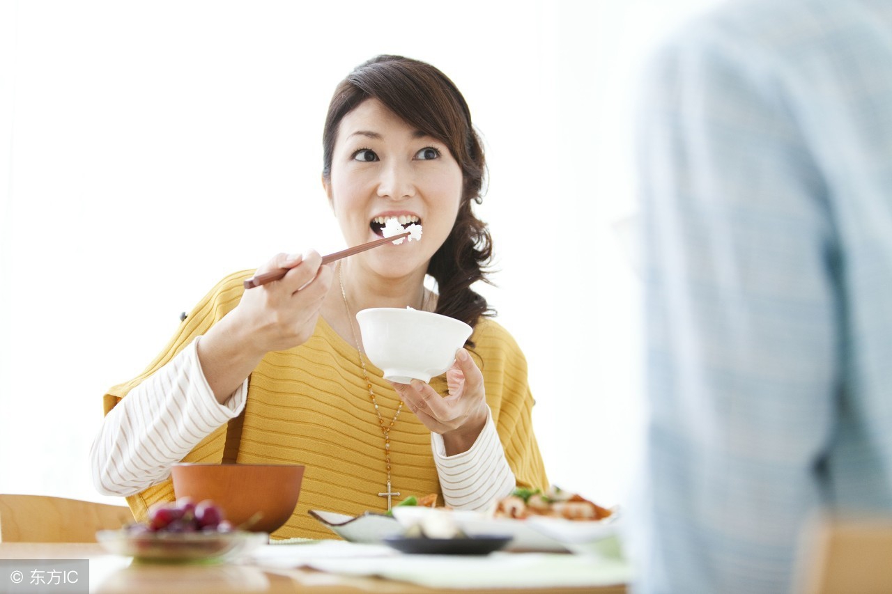 健康饮食食谱（早餐是金，午餐是银，晚餐是铜！一日三餐到底怎么吃最健康？）