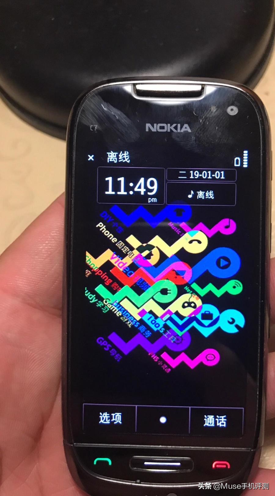 电容屏手机（诺基亚经典旗舰实拍：WIFI＋3.5英寸，点亮屏幕泪奔了）