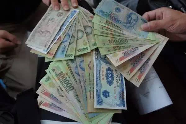 去越南旅游一个月需要多少人民币？