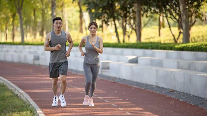 跑步是什么时候发明的（中国人为什么越来越爱跑步了？）
