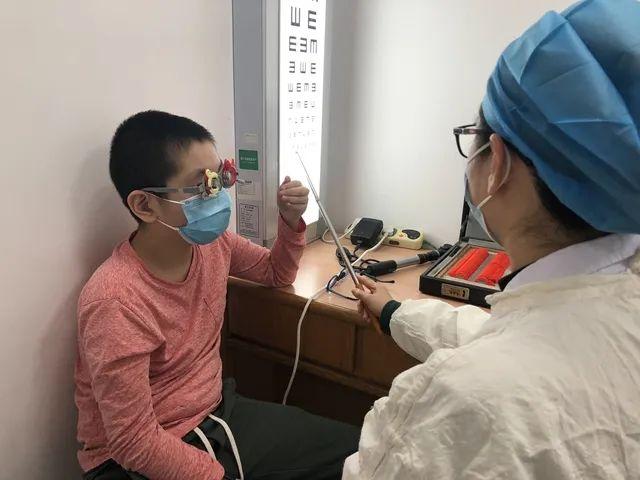 丝竹是什么（上网课一个多月，杭州2年级女孩眼睛看不清了 医生：这个保健动作请记好）