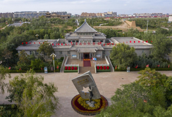 同心西征纪念园里的红军西征纪念馆位置于纪念园中部,馆内藏有革命