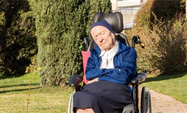 全球最长寿老人在法国去世（享年118岁）